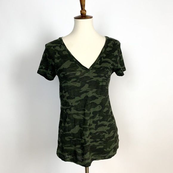 Green Camouflage Cotton V-Neck Tee Shirt Small - Picture 2 of 6